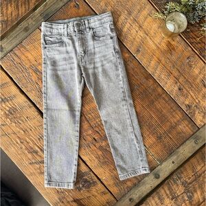 Zara, the regular pant for boys. Grey Denim. Size 4-5.